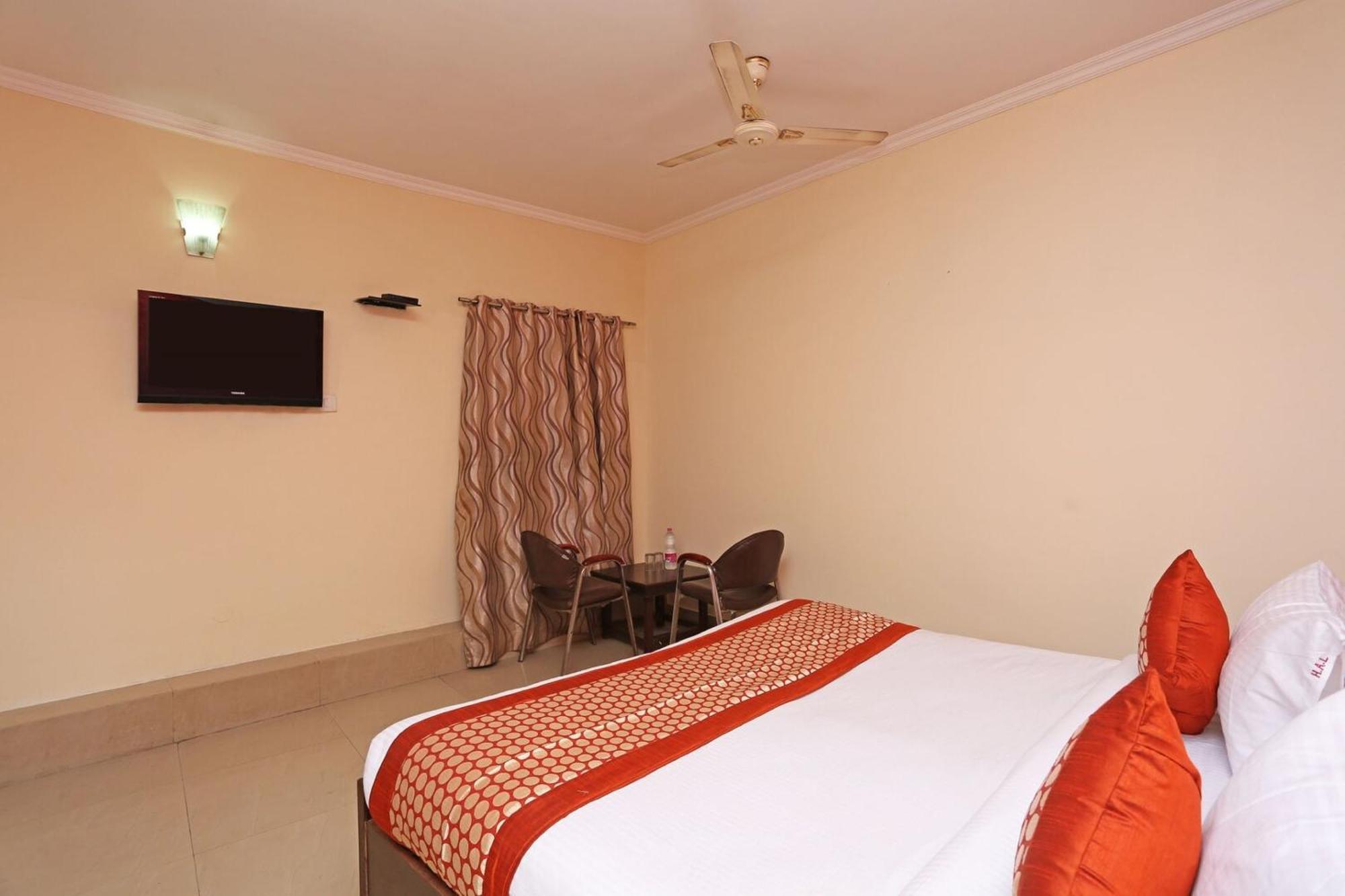 Oyo 86137 Le Princess 3* New Delhi