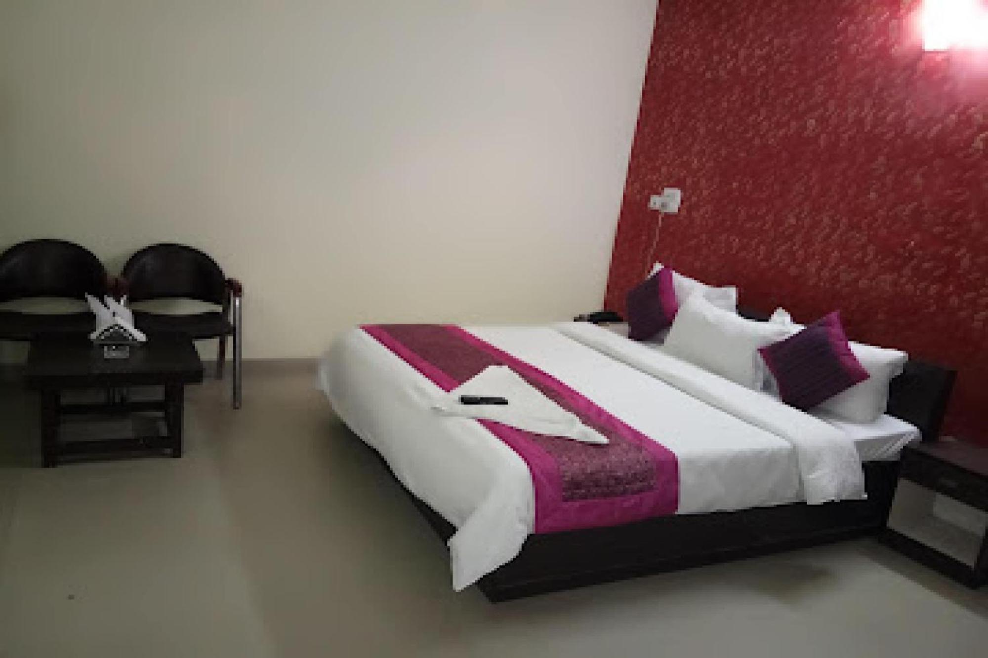Oyo 86137 Le Princess New Delhi