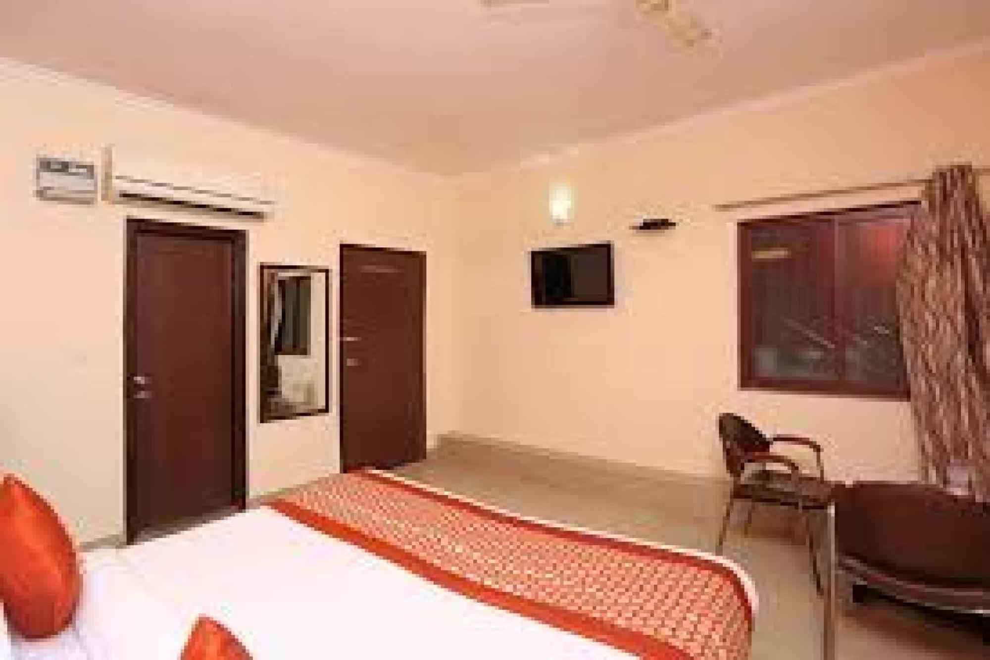 Oyo 86137 Le Princess Hotel