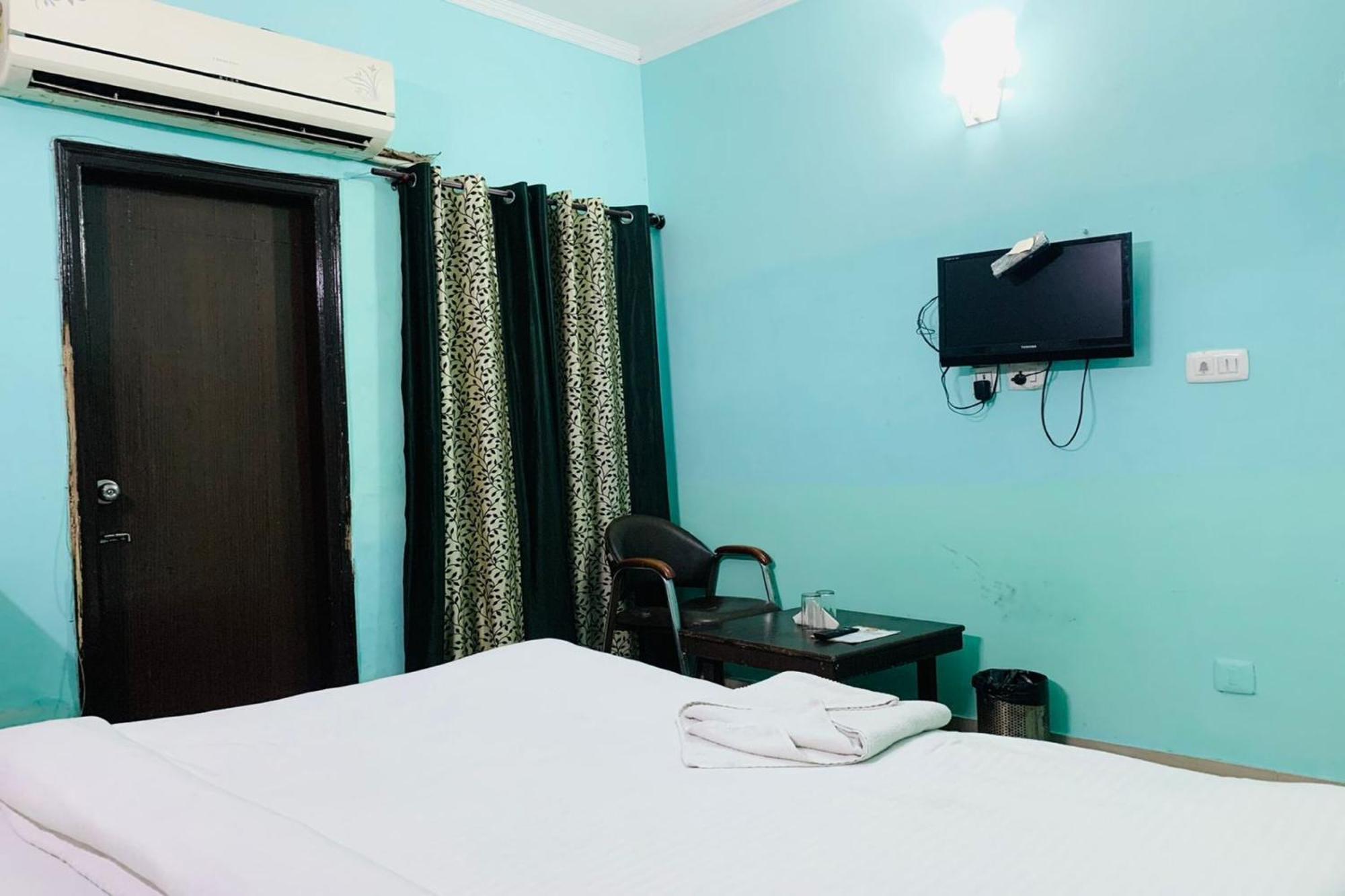 Oyo 86137 Le Princess 3* New Delhi