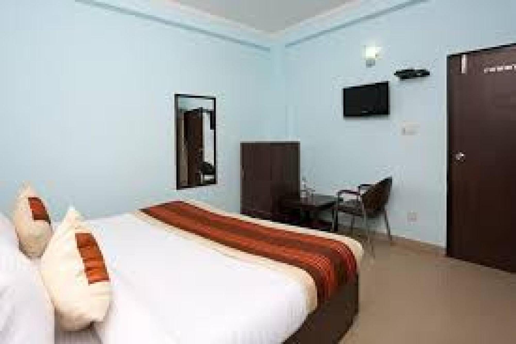 Oyo 86137 Le Princess New Delhi
