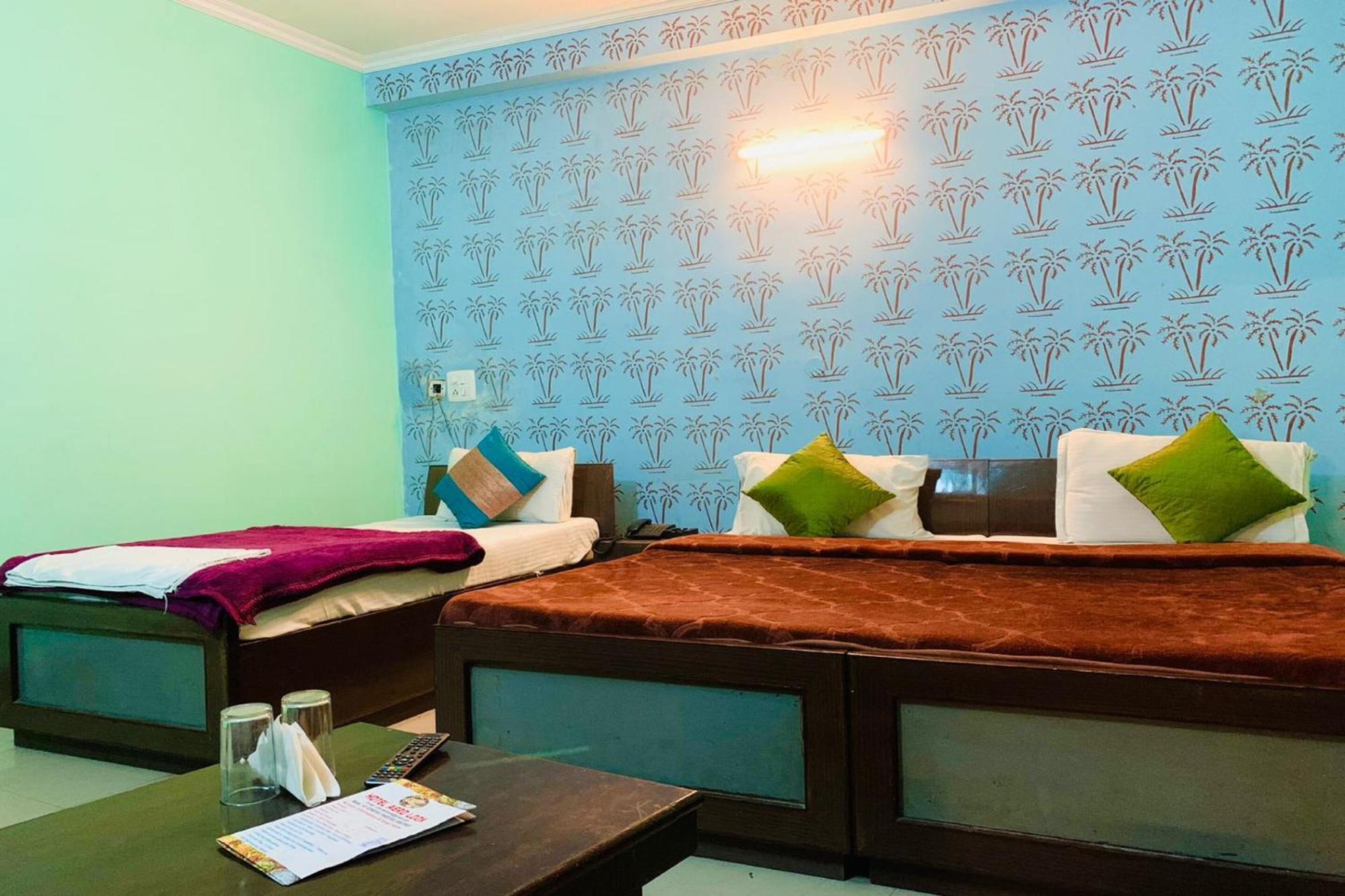 Oyo 86137 Le Princess New Delhi
